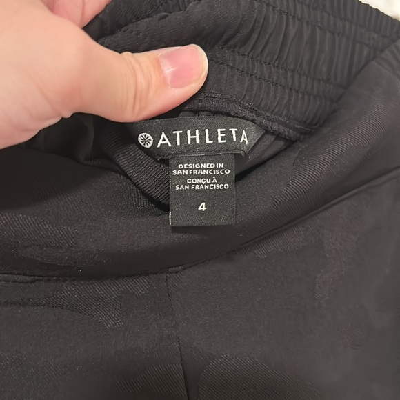 Athleta Black Camo Jogger Pant Travel Hike Athletic Size 4 - Picture 3 of 5